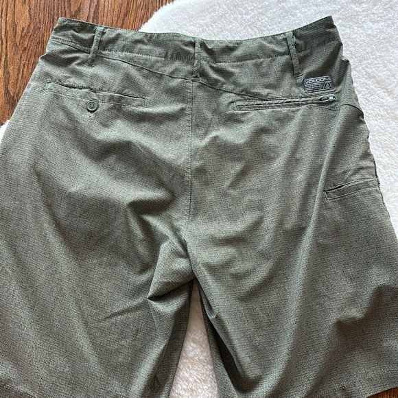 Men’s volcom shorts. - Picture 6 of 6